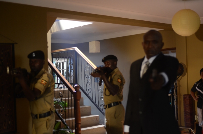 Another behind-the-scenes picture shows Police raiding a palatial home belonging to a notorious drug lord, played by singer Jose Chameleone. 